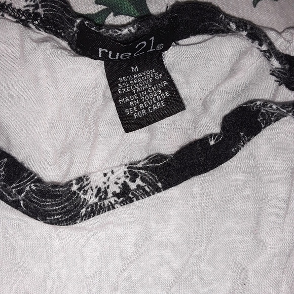 Size medium lot in women - Picture 6 of 8